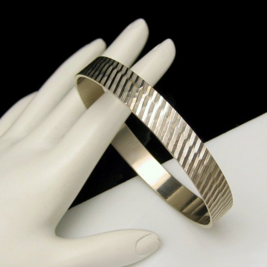 Vintage Large Silvertone Scored Etched Bangle Bracelet Diamond Cut Pretty Design