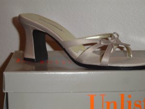 Unlisted size 7.5 heels