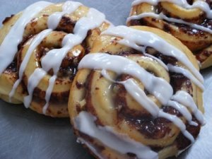 CINNAMON ROLL WITH ICING