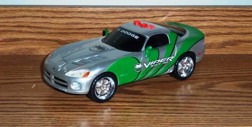 Toy State Road Rippers Poppin' Mad Wheelies R/C Dodge Viper Vehicle 