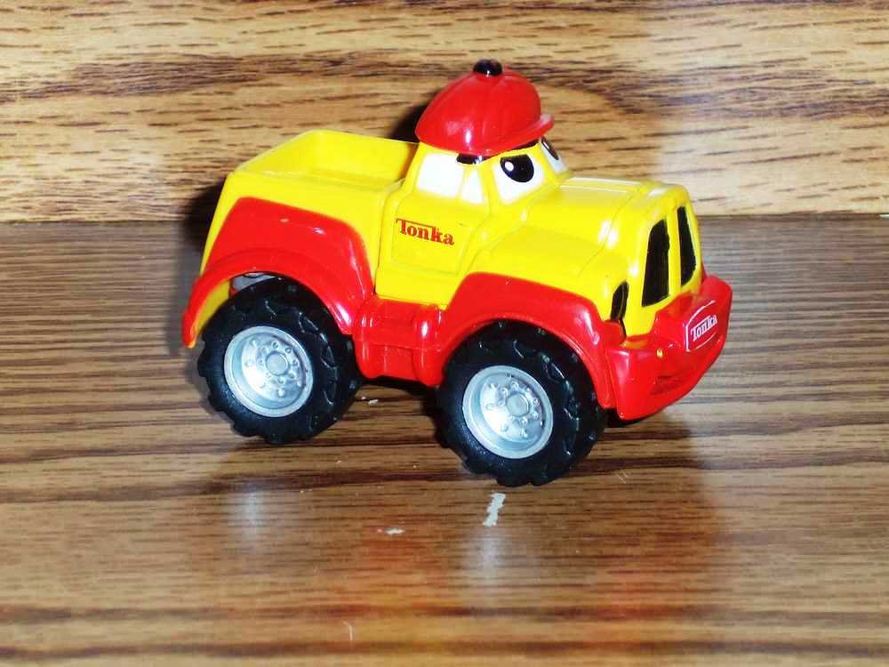Tonka Maisto 2000 Lil' Chuck Yellow and Red Truck Loose