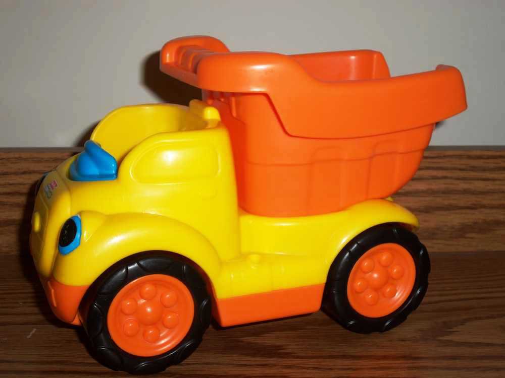 Fisher-Price Little People Rumblin' Rocks Dump Truck R6073 Mattel 2009 ...