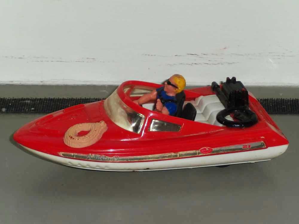 Matchbox 2000 Red and White Boat with Driver Mattel Loose Used
