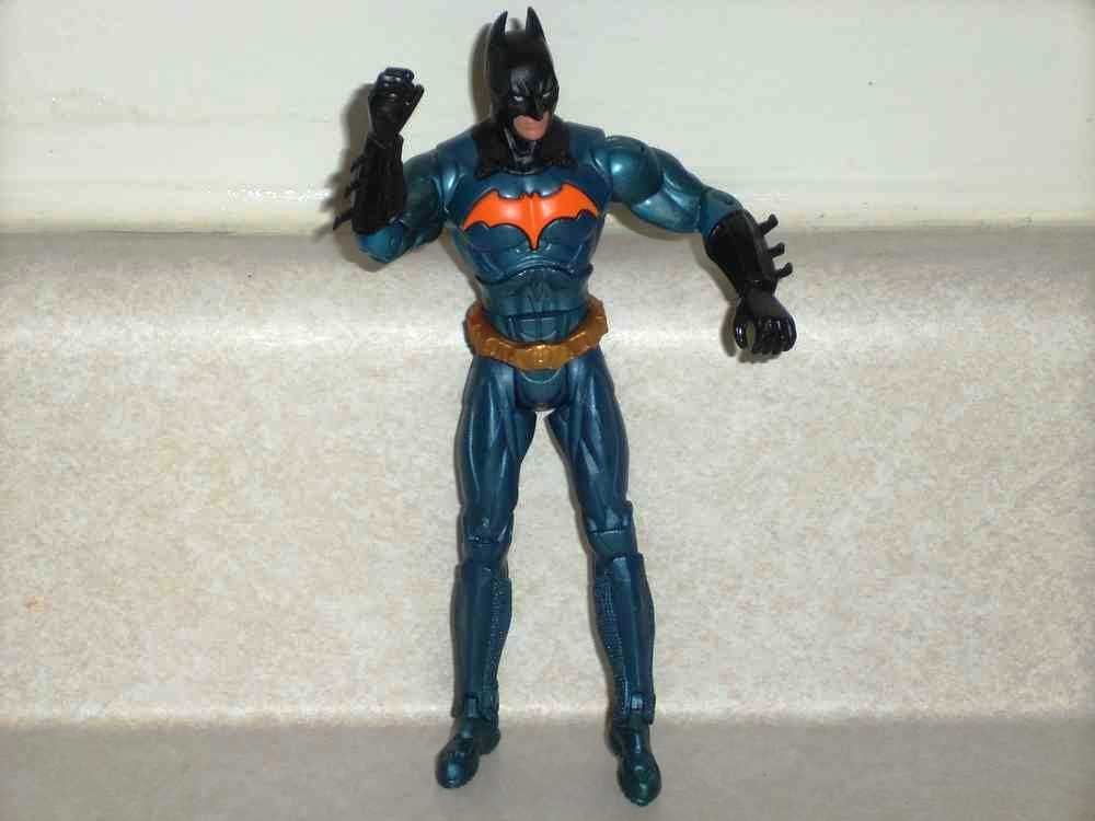 Batman Begins Lightsuit Batman Action Figure Only No Wings Mattel 2005 H1337 DC Comics Loose Used
