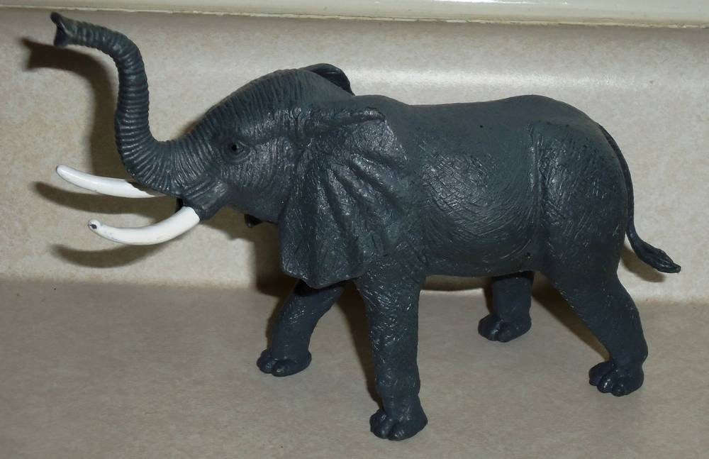 7.5" Elephant Plastic Toy Animal Loose Used