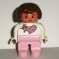 Lego 4555pb163 Duplo Girl Figure White Top Pink Legs & Scarf w/ Hearts Pattern Brown Hair Loose Used