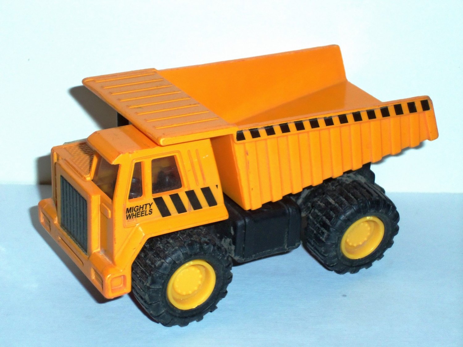 mighty wheels heavy steel and plastic toy truck box