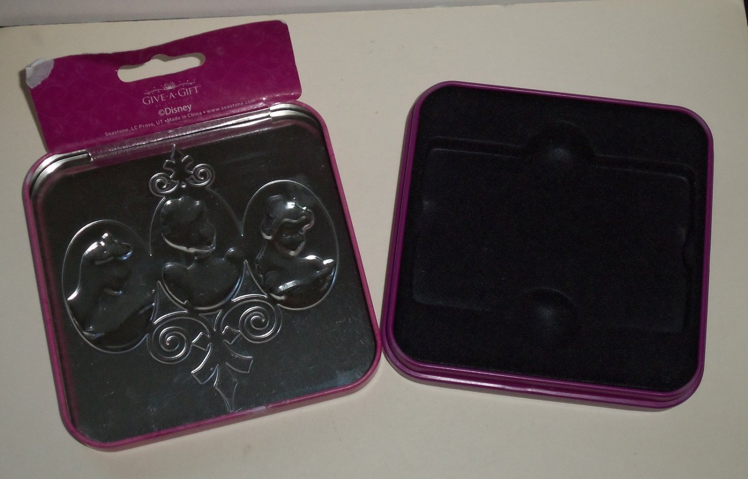 Seastone Give A Gift Disney Princess Gift Card Holder Tin Loose Used