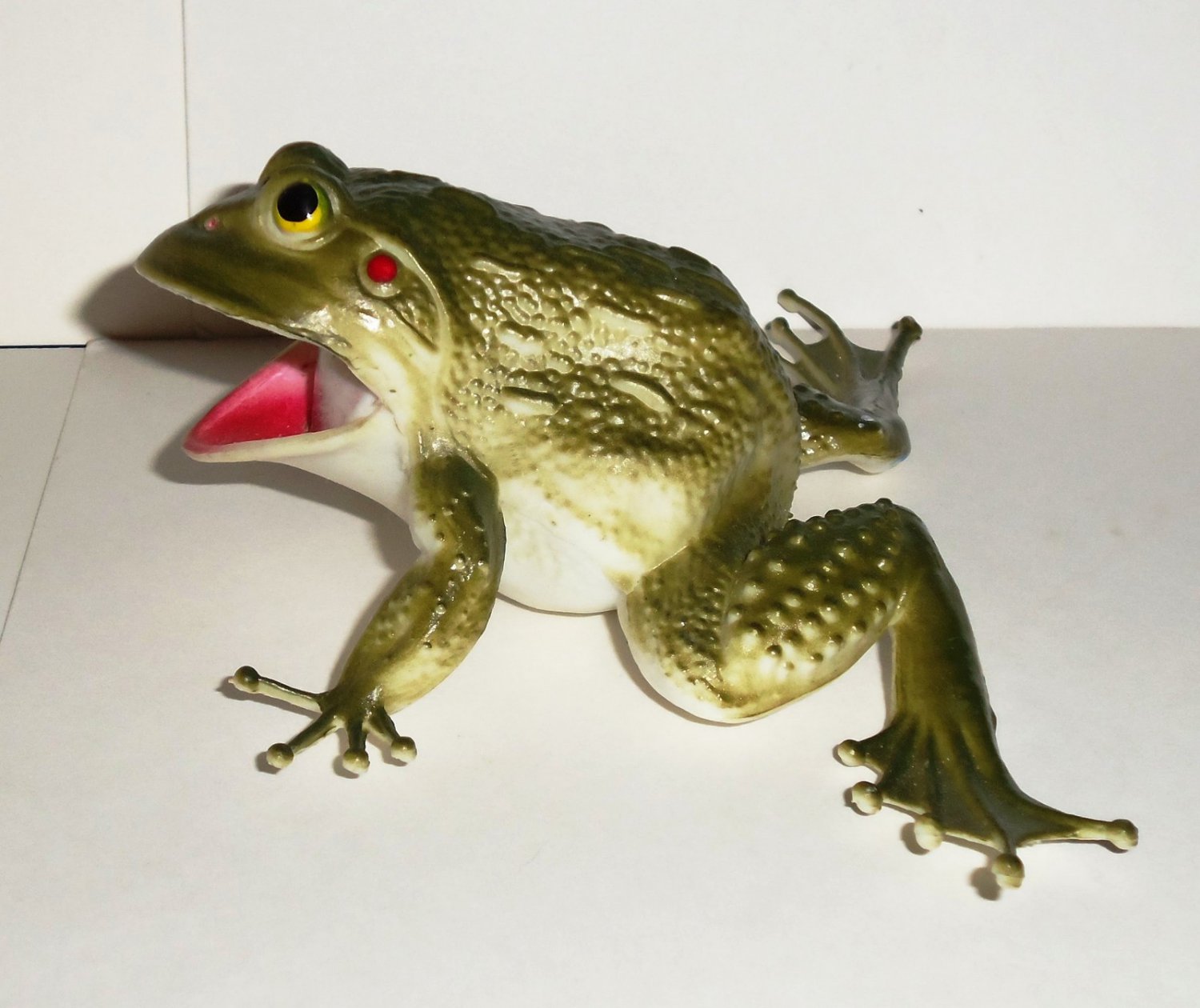 Large Vinyl Frog Figure Wild Animal Replica Damaged Loose Used