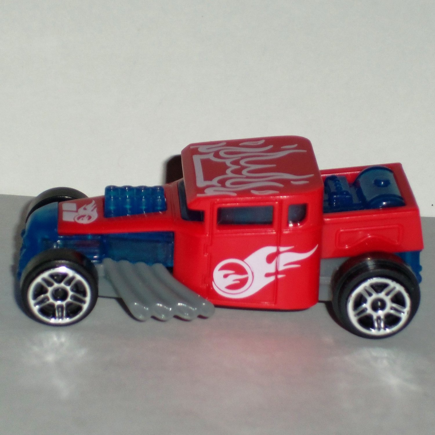 McDonald's 2015 Hot Wheels Bone Shaker Car Happy Meal Toy Pull Back