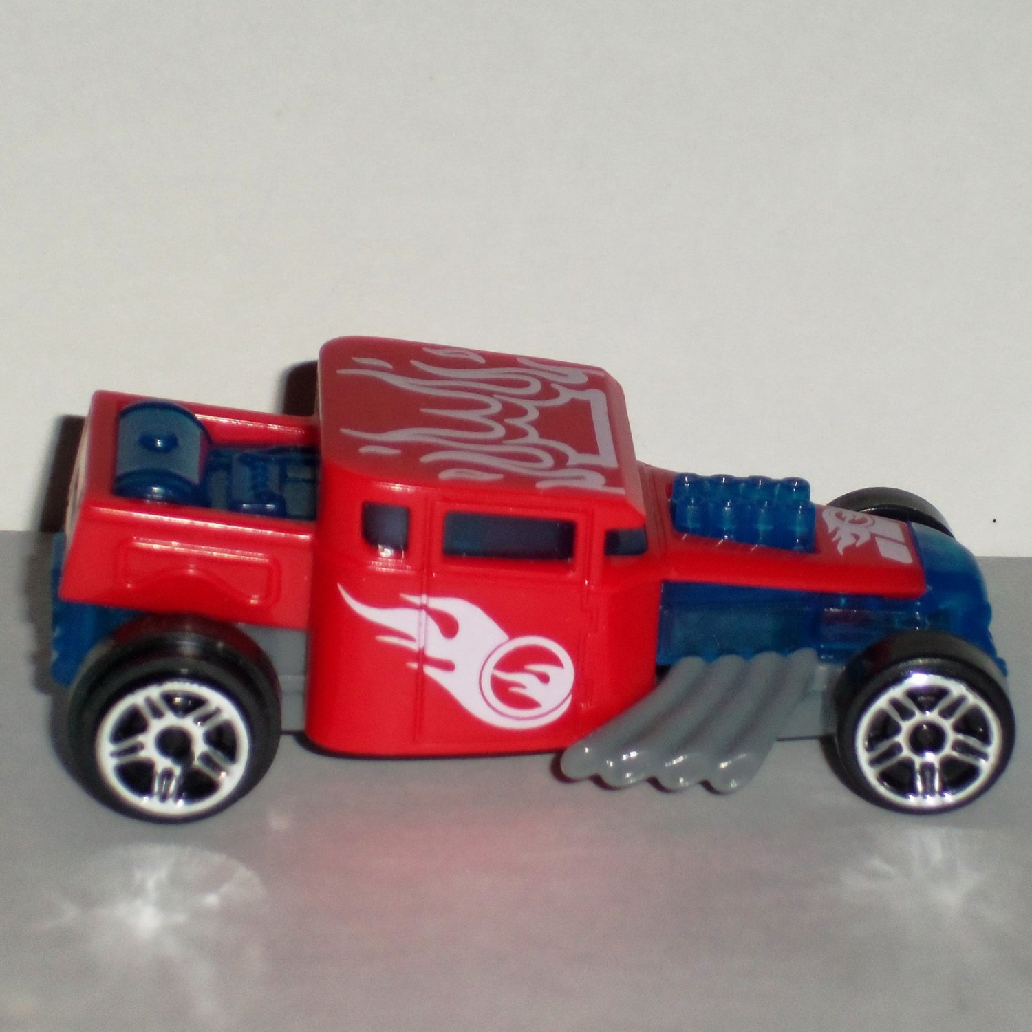 McDonald's 2015 Hot Wheels Bone Shaker Car Happy Meal Toy Pull Back