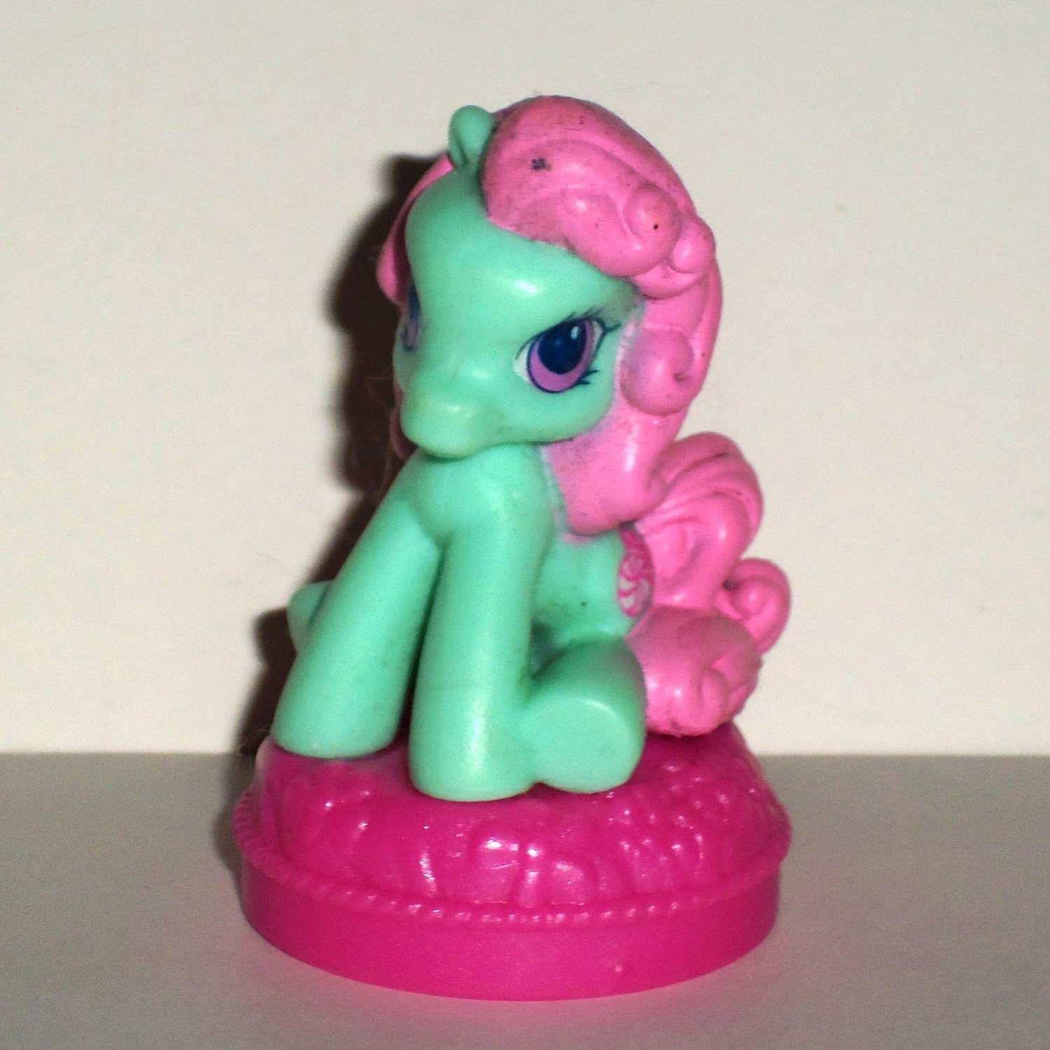 Минти. My little Pony MCDONALDS игрушки. Фигурка Минти май Литтл пони. Игрушки пони макдональдс 2004 года. Макдональдс игрушки пони 2004.