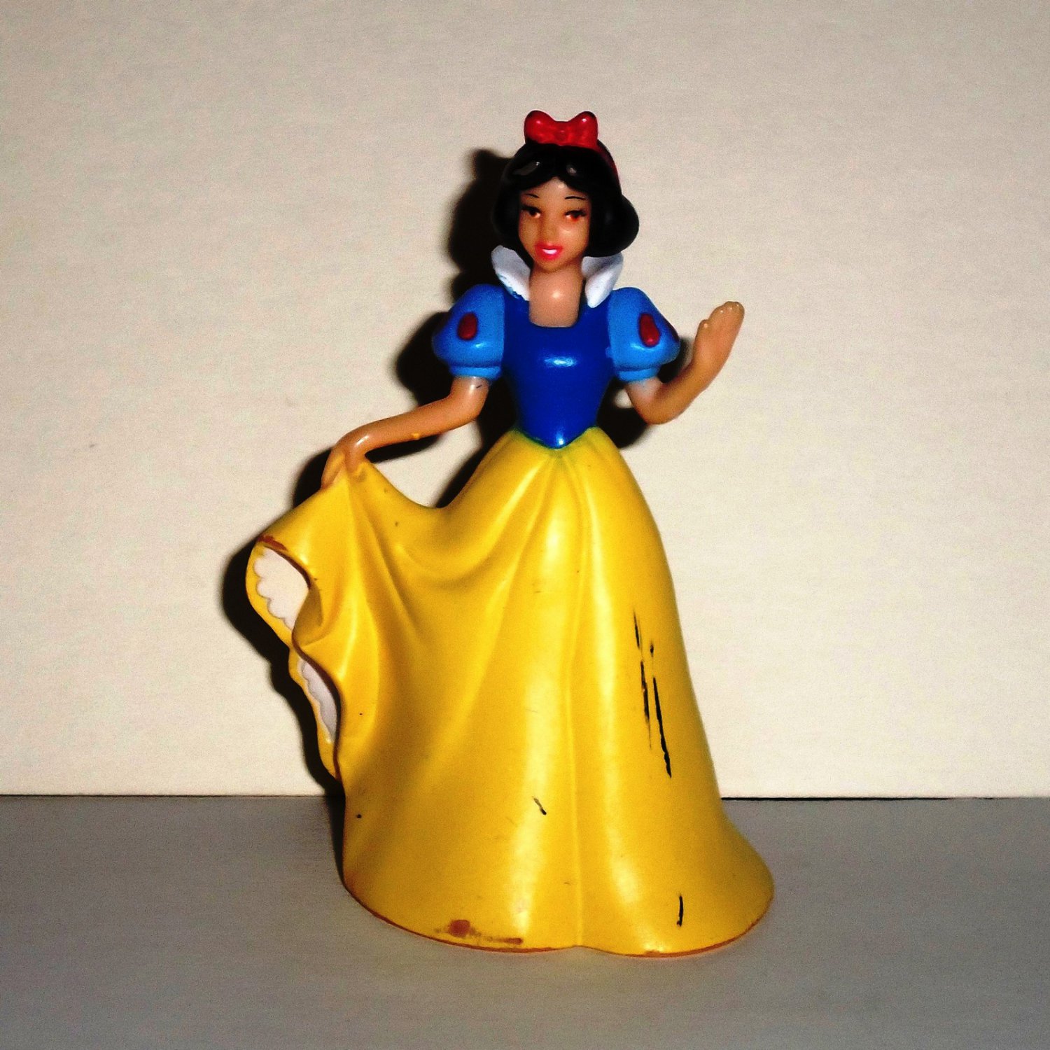 Disney's Snow White and the Seven Dwarfs Snow White PVC Figure Loose Used