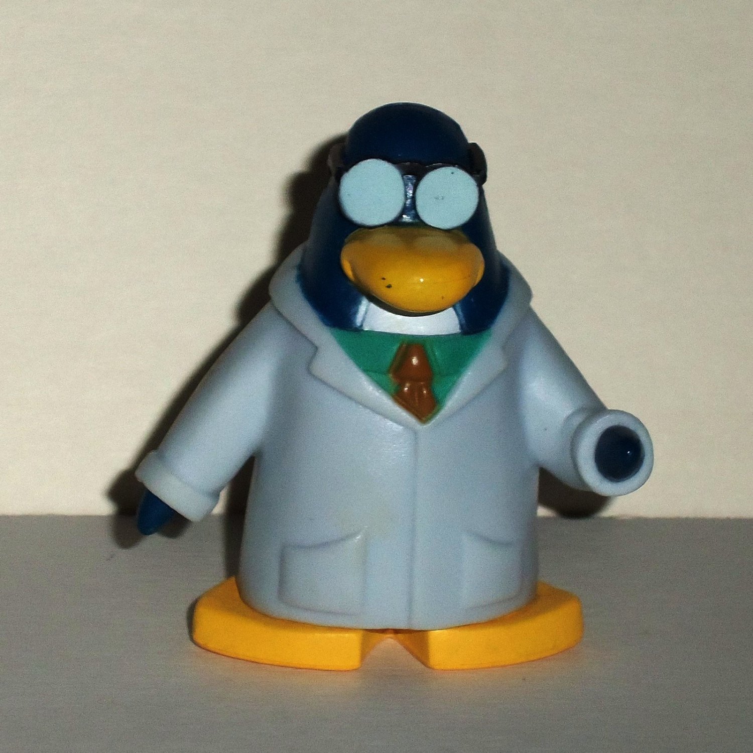 Disney Club Penguin Series 2 Mix 'N Match Mini Figure Pack Gary the Gadget  Guy with Robot (Includes Coin with Code!) 