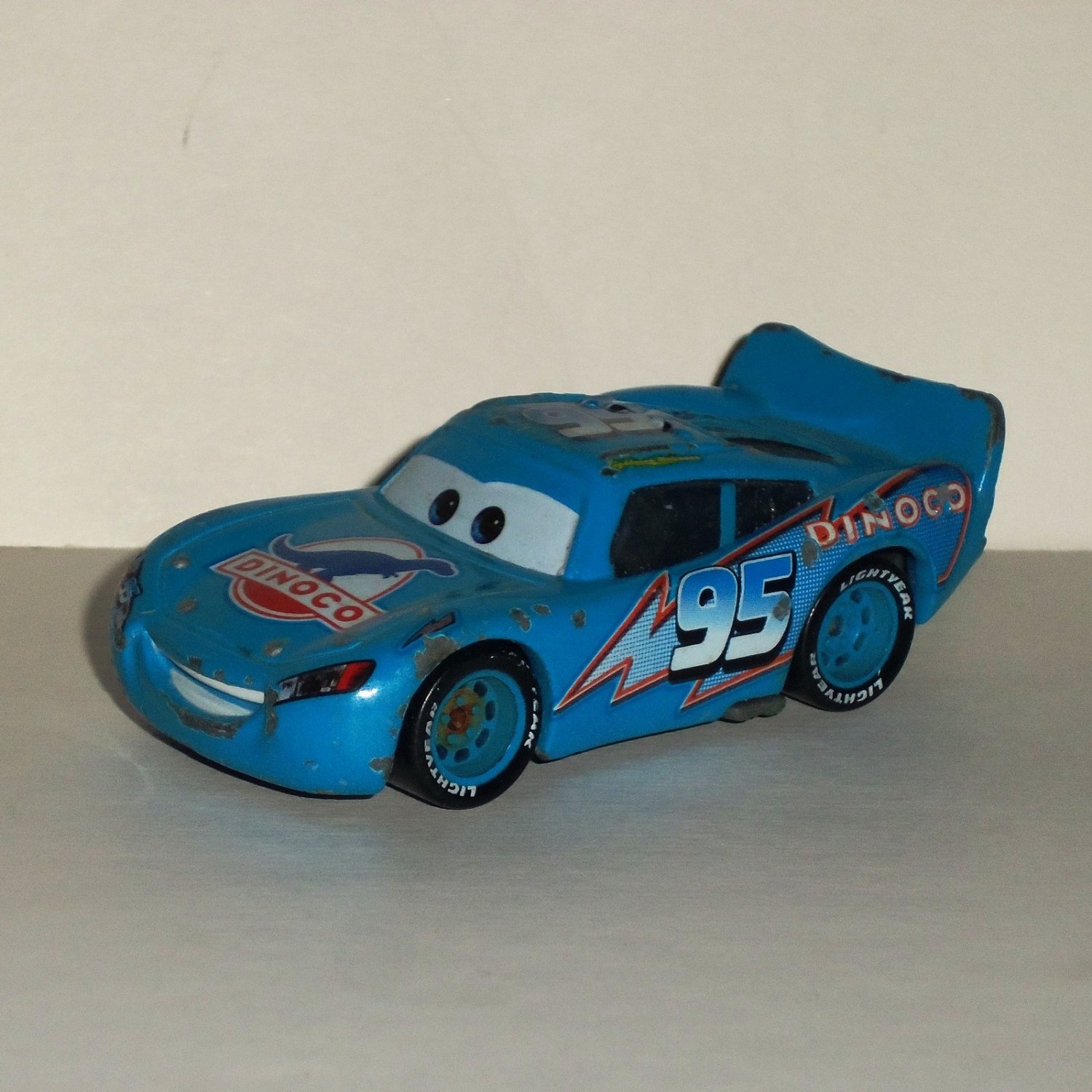 Disney Pixar Cars Dinoco Lightning Mcqueen Diecast Car