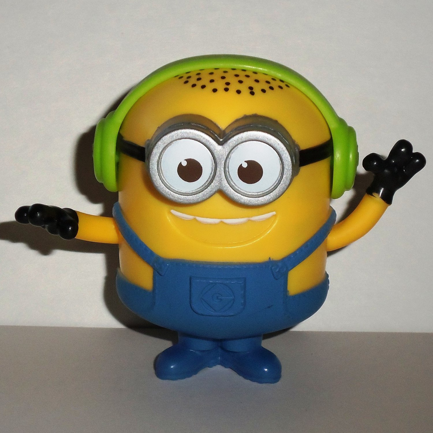 despicable me happy meal toys