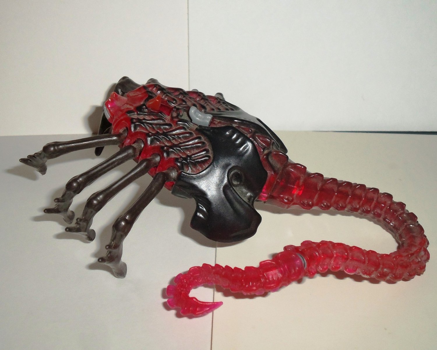 Kenner 1993 Aliens Alien Queen Face Hugger Action Figure Loose Used