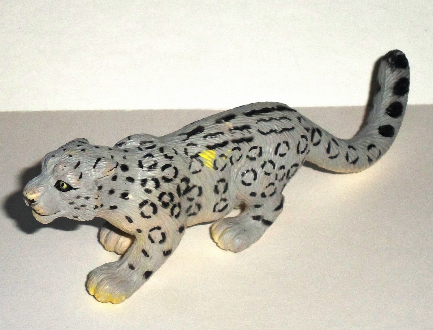 Safari Ltd Snow Leopard Plastic Toy Animal Figure Loose Used