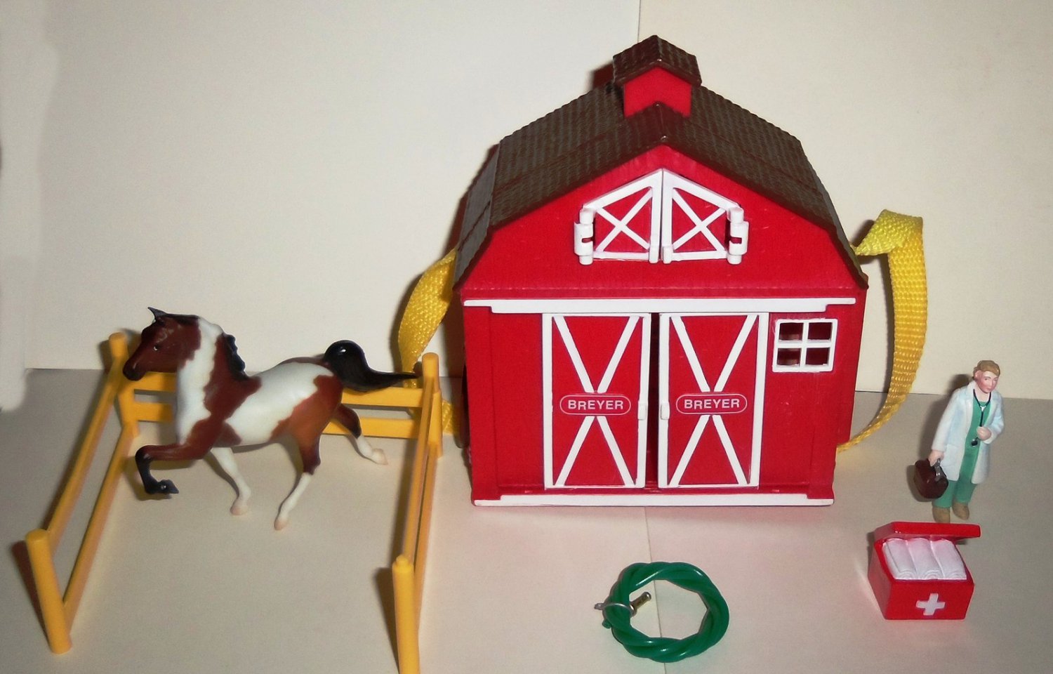 Breyer Stablemates Pocket Barn With Horse And Vet Plastic Toy Loose Used