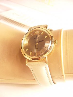 VICENCE 18K Gold Faceted Case Leather Strap Watch