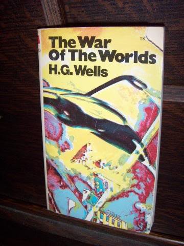 The War Of The Worlds by H.G. Wells Paperback Book Scholastic Book 7th ...