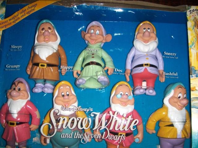Mattel 7 Snow White Dwarfs Sleepy Happy Doc Bashful Dopey Grumpy Grumpy T Set New Mint In Box 