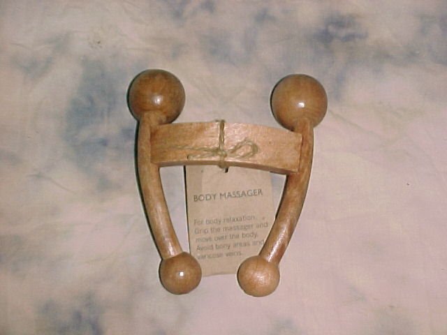 Body Massager w/ Legs design rec. handle Natural small