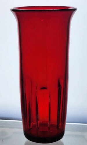 Red glass vase 3 groves