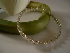 Studded swirl