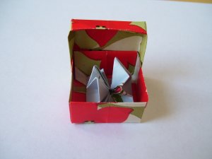 Origami Objects - Sea Anemone inside Mini Flowered Box