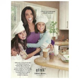 MAGGIE JIMINEZ CON SUS HIJAS NICOLE Y PAOLA got milk? Magazine Ad &Acirc;&copy; 2010 SPANISH TEXT