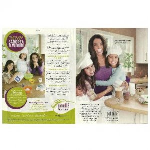MAGGIE JIMINEZ CON SUS HIJAS NICOLE Y PAOLA got milk? Magazine Ad &Acirc;&copy; 2010 SPANISH TEXT 2pp