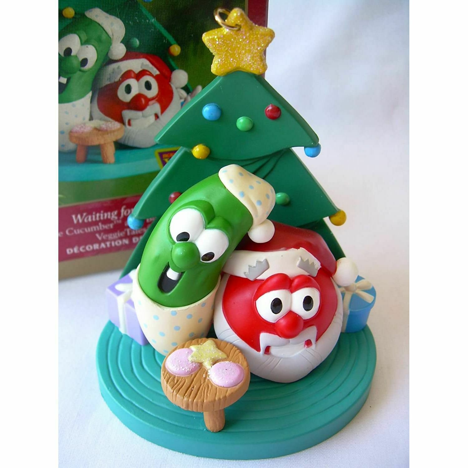 2001 Hallmark WAITING FOR SANTA Larry the Cucumber and Bob the Tomato VEGGIE TA