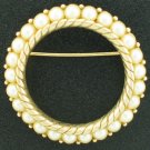 Crown Trifari Gorgeous Gold Tone and Faux Pearl Brooch Bro2016