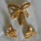 Trifari Stamped Gold Tone Ribbon Design Brooch and Earrings Set2033