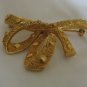 Trifari Stamped Gold Tone Ribbon Design Brooch and Earrings Set2033