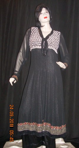 Chic in Black 537