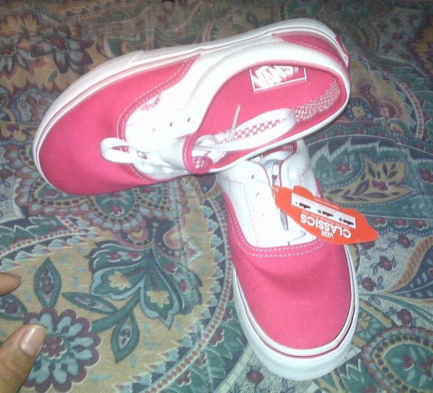 NEW PAIR OF GIRLS PINK & WHITE VANS With Tag