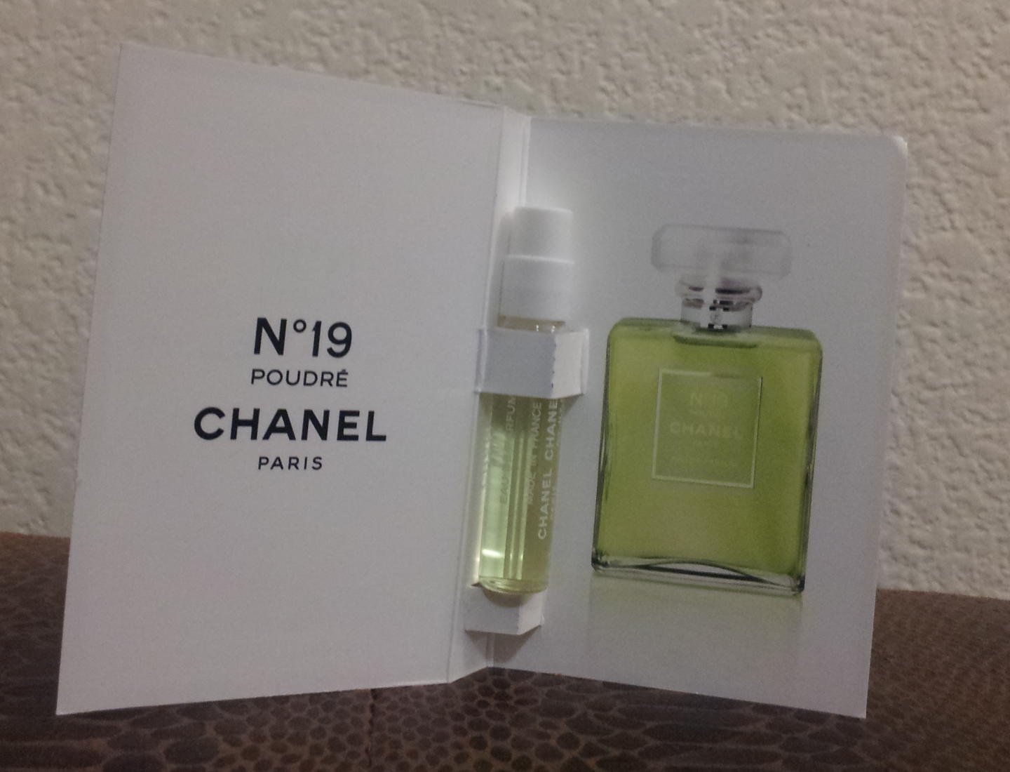Chanel No 19 Poudre - 2 ml SAMPLE - edp - BN