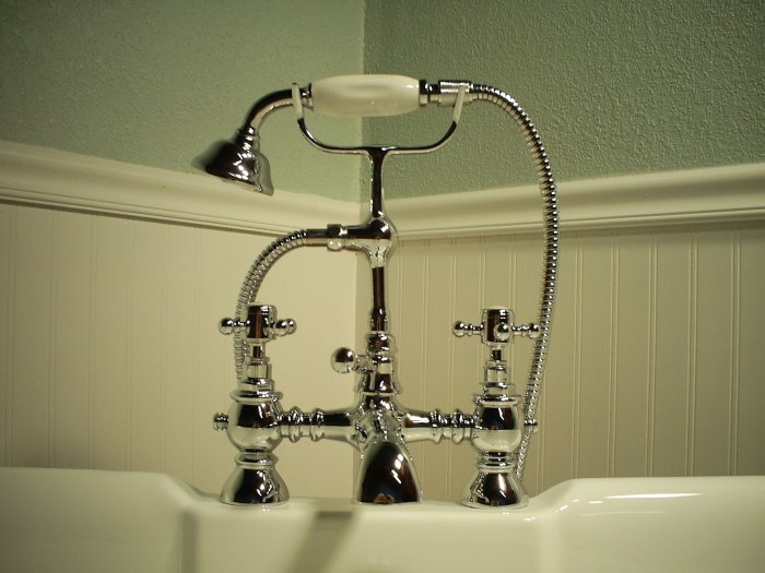 Isabella Pedestal Bathtub with Faucet clawfoot tub