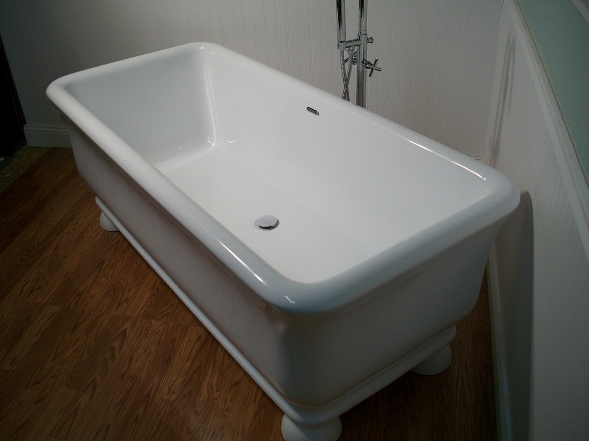 M44B Free Standing Pedestal Unique Designer Bathtub clawfoot tub