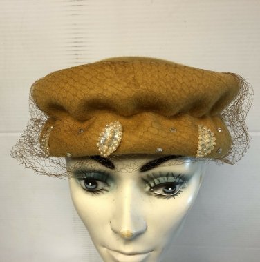 VINTAGE LADIES' GOLD FELT HAT W/PEARLS & RHINESTONE ACCENTS  21" #142