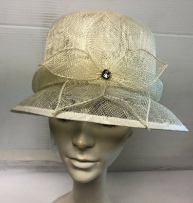 VINTAGE LADIES' WOVEN IVORY HAT FLOWER ACCENT  22" AROUND 4" HIGH  #159 NWT