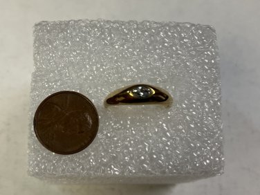 JEWELRY RING MENS AVON GOLD TONE WITH CENTER CLEAR STONE 1/4" X 1/8"