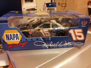 Action 1:24~~Michael Waltrip 2005 Napa Die Cast Car~NIB