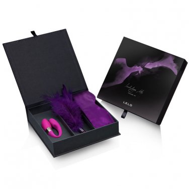 Lelo Indulge Me Pleasure Set with massager, feather teaser and blindfold NEW.