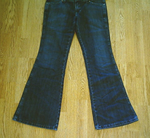 GAP LOW RISE FLARE JEANS-SIZE 4-32 X 32 1/2-NWT