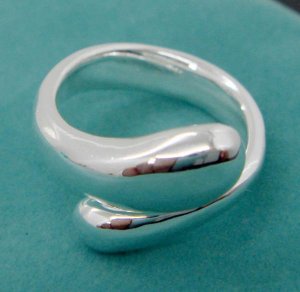 FREE P&P! 925 STERLING SILVER TEAR DESIGN RING #08