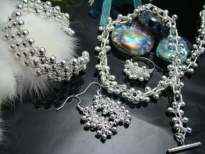 FREE P&P 925 SILVER GRAPE BRACELET+ NECKLACE+EAR #S117