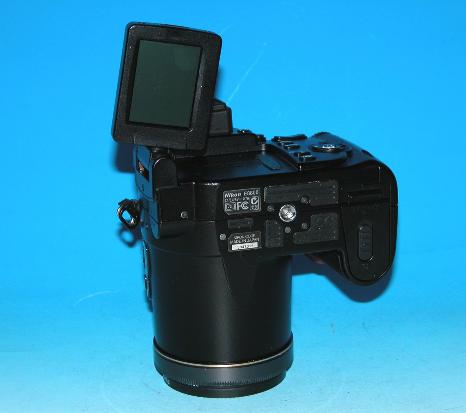 Nikon COOLPIX 8800 8.0MP Digital Camera Black 7316